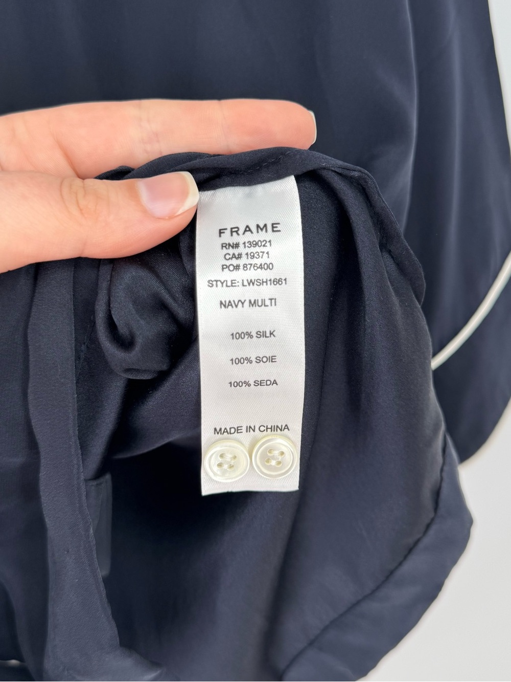 Frame NWT 100% Silk Boxy Button Front Top Navy Blue Large - Picture 7 of 8